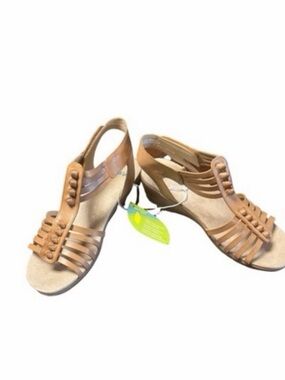Yuu Wedge‎ Sandals NWT